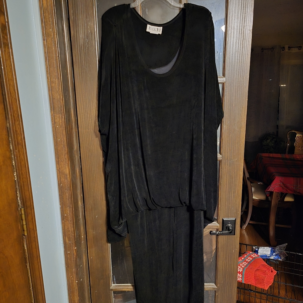 Evening wear. Women's formal dress.